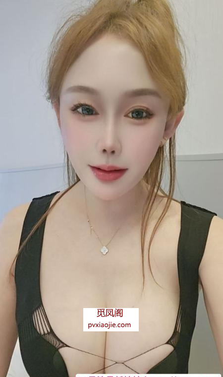 肤白貌美大胸妹