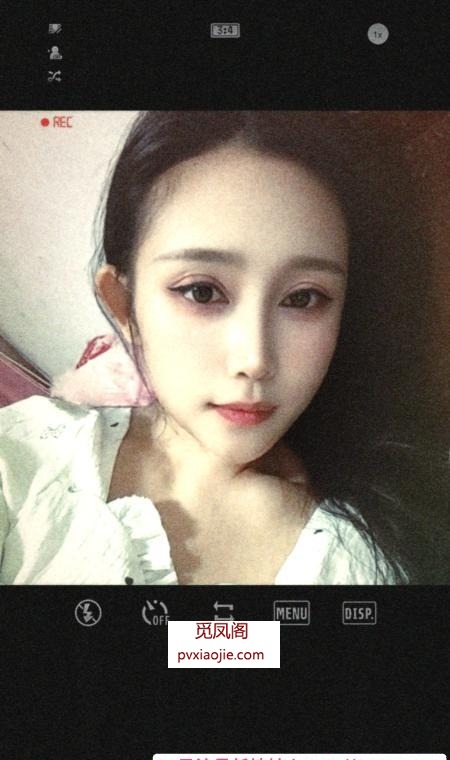 鼓楼地铁口小姐姐