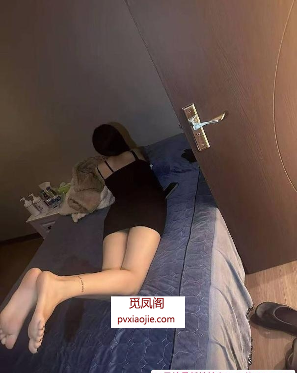 一个美腿玩一天