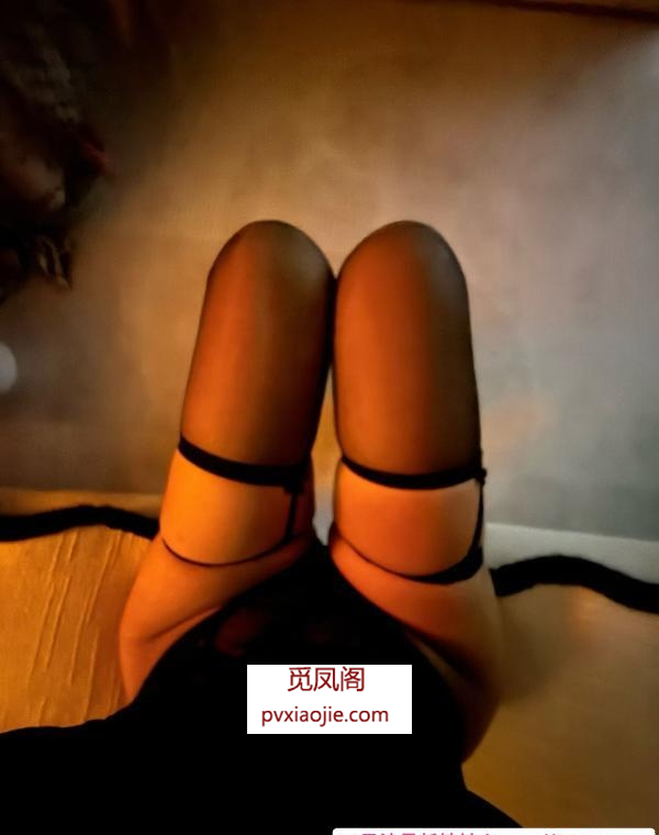 黑丝情趣装小骚妇